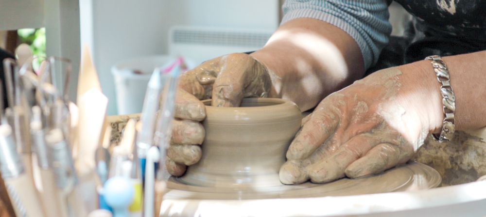 Kaysen Keramik drejes til et krus